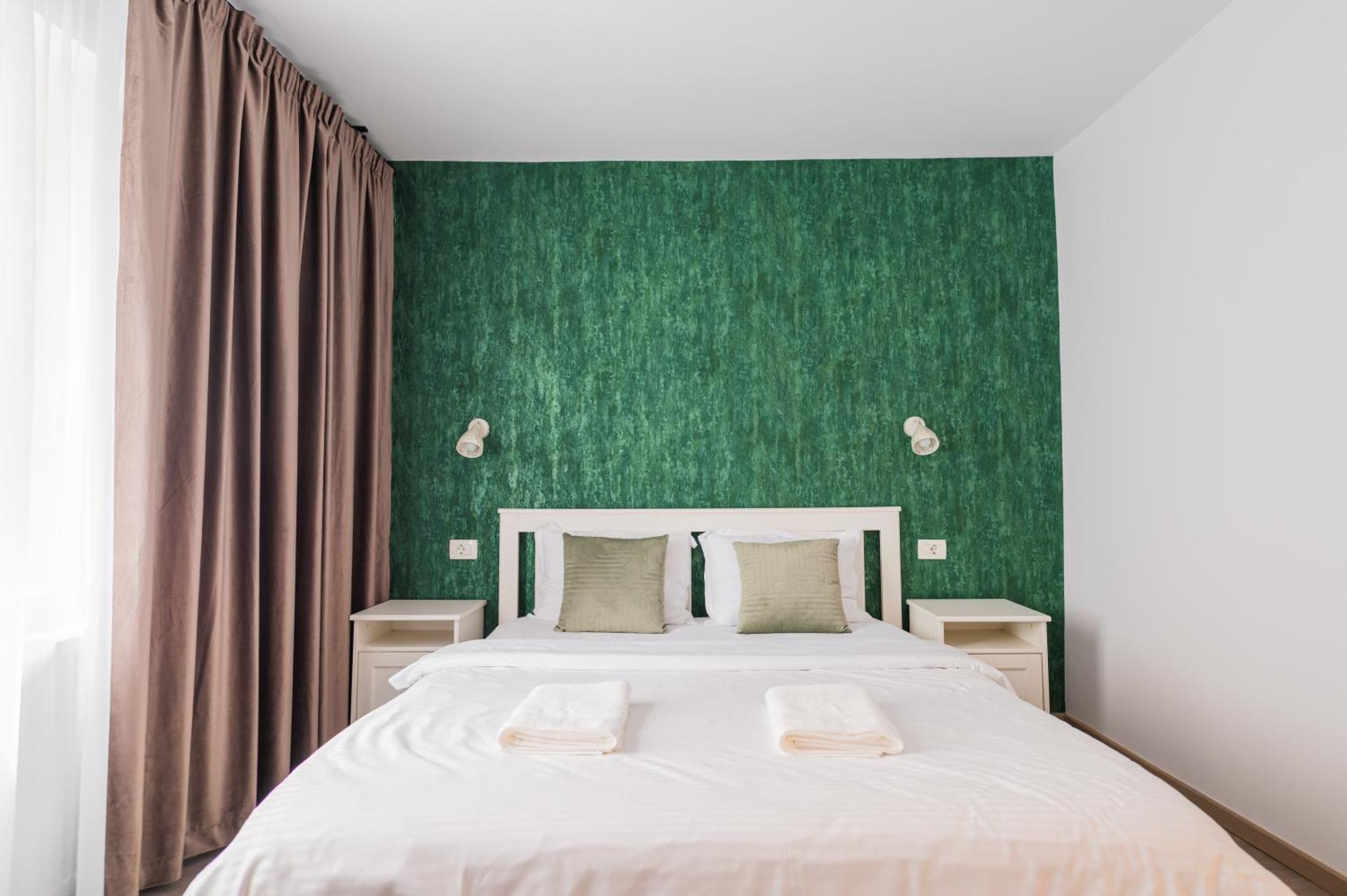 Fun House - Comfortable Stay With Garden And Near Parking Брашов Экстерьер фото