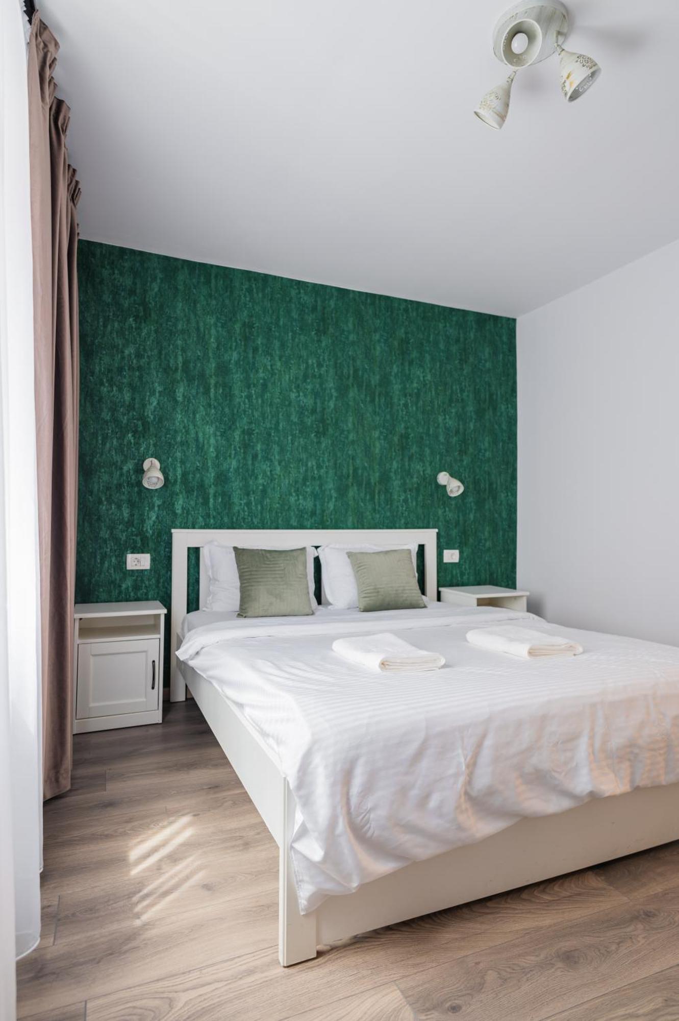 Fun House - Comfortable Stay With Garden And Near Parking Брашов Экстерьер фото