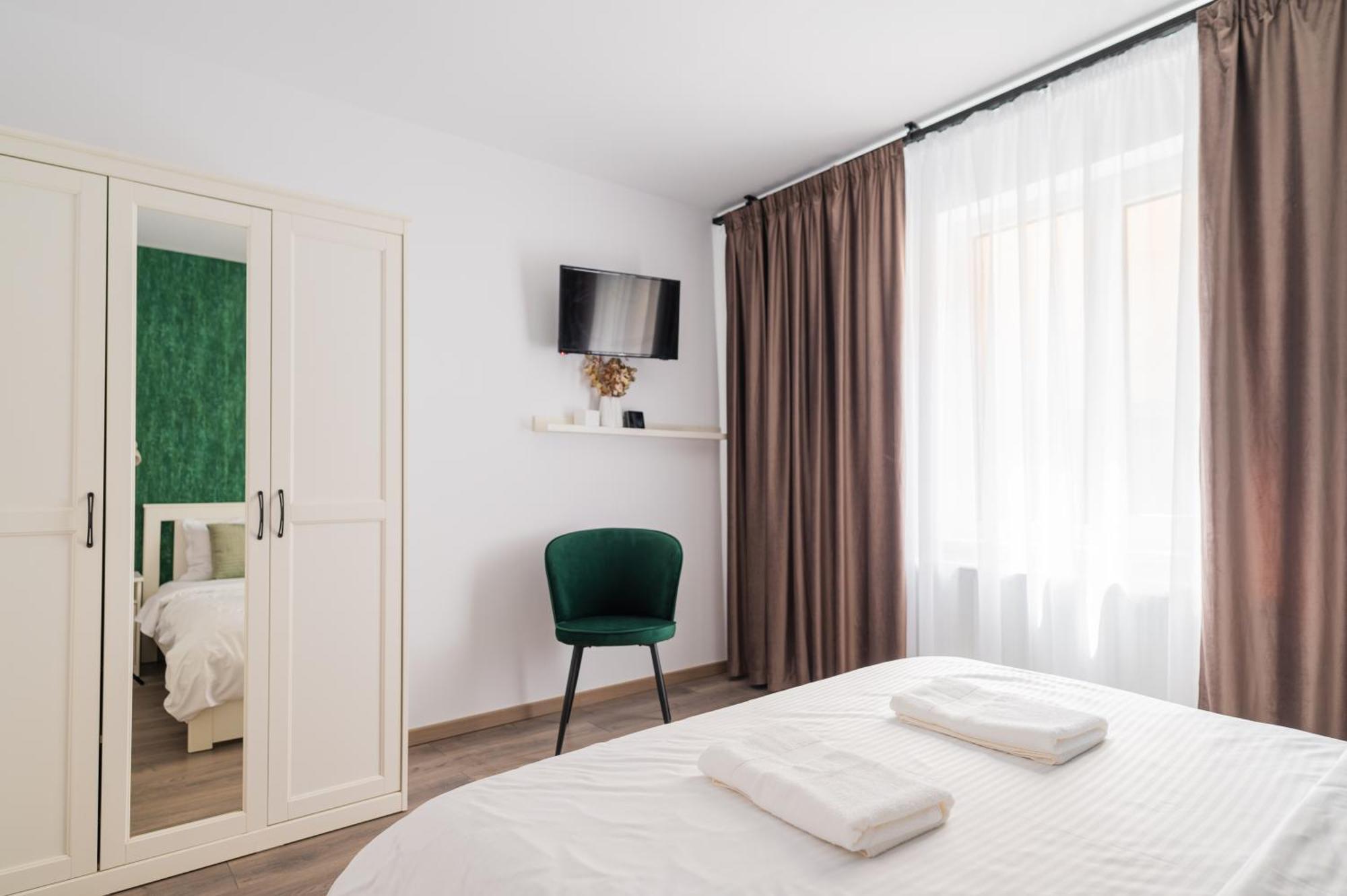 Fun House - Comfortable Stay With Garden And Near Parking Брашов Экстерьер фото